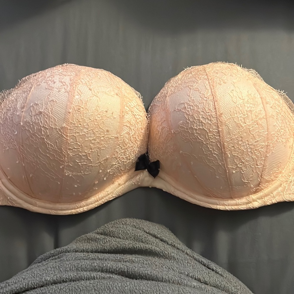 Lightly Worn Victoria Secret Very Sexy Strapless Bra 38C